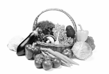 Beyaza izole edilmiş taze ve olgun sebzeler. Doğal yiyecek..