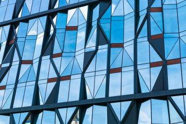 Camdan bir arka plan. Mimari şehir arkaplanı. Soyut geometrik bina. şehir tasarımı. Dış cephe arkaplanı. Mimarinin arka planı. Geometrik ayrıntılar.