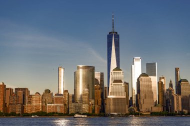 Hudson 'da Manhattan şehir merkezinde. Metropolitan şehir manzarası. New York şehir merkezi. Manhattan gökdeleni, Skyline 'da. New York şehri. New York 'un gökdelen binası. şehir mimarisi..