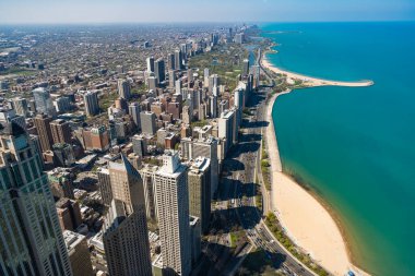 Chicago sahil şehrinin gökdelen mimarisi. Metropolis City silueti. Şehir merkezindeki hava manzarası. Seyahat. Gökdelen hava görüntüsü. Şehir manzarası silüeti. Metropolis 'teki mimari bina.