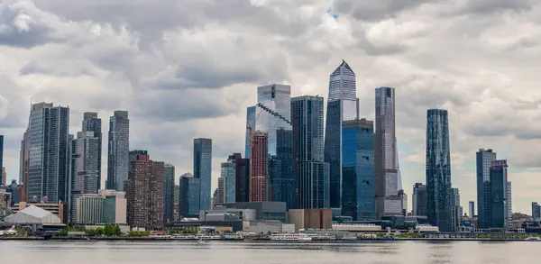 美国纽约市 2023年5月5日 曼哈顿天际线外的摩天大楼 — 图库照片