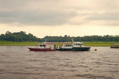 Manaus, Brezilya - 04 Aralık 2015: Tekneli liman gezisi.