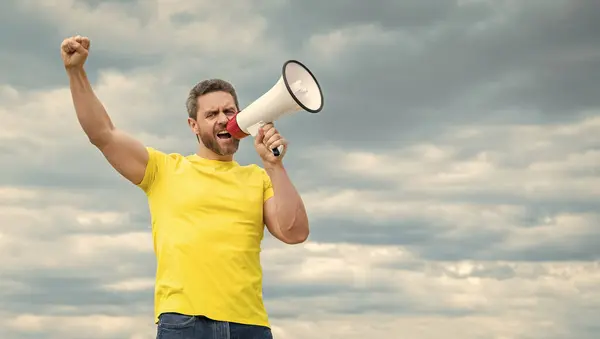 Man Yellow Shirt Shout Megaphone Sky Background Attention — Stock Photo, Image