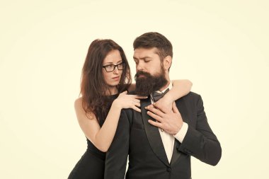 Tek ve biricik. Sevgililer Günü konsepti. Zarif bir resmi moda. Seksi kadın ve smokin adam. Birbirine aşık çiftler. İş ortaklığı. Aşk ve romantizm. resmi çift özel durumu kutluyor.