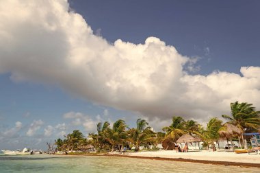 Costa Maya, Meksika - 01 Şubat 2016: Yaz tatili tatil beldesinde cennet plajı.