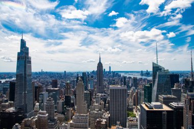 New York şehri. New York 'un gökdelen binası. Kentsel mimari. Manhattan şehir merkezi manzarası. Metropolitan şehir manzarası. New York şehir merkezinde. Manhattan hava manzarası. İkonik Manhattan.