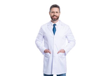 Klinikteki sağlık çalışanı beyazlardan izole edilmiş. Tıbbi servis. Sağlık hizmetleri bürosundaki doktor. Tıbbi personel. Hastanede doktor ya da hemşire. Sağlık ve tıp konsepti. Aile doktoru.