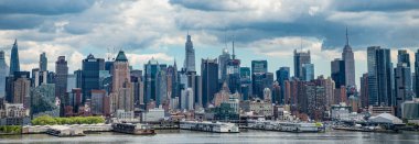 New York City, ABD - 05 Mayıs 2023: Manhattan şehir merkezindeki gökdelen manzarası New York 'un gökdelenleri.