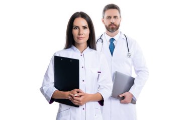 Hemşireye reçete yazan doktor. Reçeteli. İlaç ve sağlık sigortası. Hastanedeki doktor. Doktorun reçetesi var. Doktor dahiliyecisi beyaz pano ile izole edilmiş. kontrol listesi.