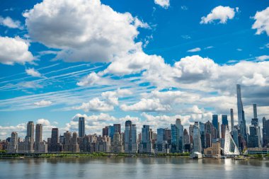 New York City, ABD - 05 Mayıs 2023: New York silueti Manhattan ile eş anlamlıdır..