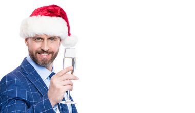 Yeni yılı kutlayalım. Mutlu noeller. Noel Baba şapkalı iş adamı kutlama ve tezahürat yapıyor. Parti eğlencesi. Tatildeki iş adamı. İş adamı Noel partisinde şampanya içer. Reklam..