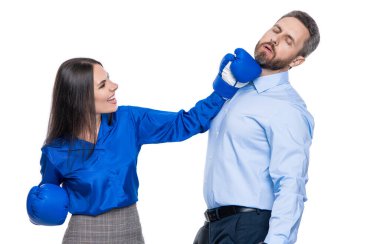 İki iş adamıyla iş kavgası. İş adamları birbirlerine karşı savaşırlar. İş kavgası. İş ortakları beyazlarla savaşıyor. Öfke kontrolü. Anlaşmazlıkların çözümünün sonuçları.