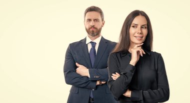 Stüdyoda iş ortakları, reklam. Resmi giyimde bir çift iş ortağı. İş ortakları profesyoneller. iş ortakları beyaz arkaplanda izole.