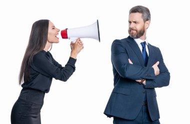 İş çatışması. İşkadını, çalışana hoparlörle bağırıyor. İş ortaklarının terfi konusunda anlaşmazlıkları var. Çatışmaları çözen iş adamları. Rekabet konsepti. Suçlamalardan kaçınmak..