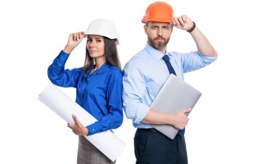 Güvenlik işi. Veri koruması. Planı olan bir mühendis. İnşaat projesi planı. Mimar planlama işi. Baş mühendis ve mimar beyazda izole edilmiş. Kurumsal denetim.