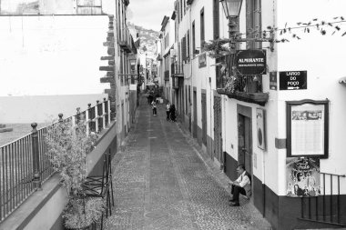 Funchal, Madeira - 27 Mart 2016: Sokak şeridi hedef noktası.