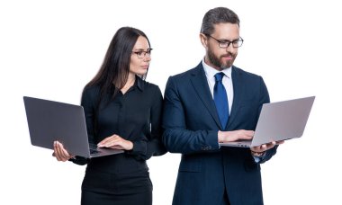 Uzaktan kumandalı çalışıyor. İş başarısı. Beyazlar üzerinde izole iş adamları. Çevrimiçi çalışan serbest çalışan biri. Online iş iletişimi. Ofisteki iş adamları. Satış müdürüyle randevu.