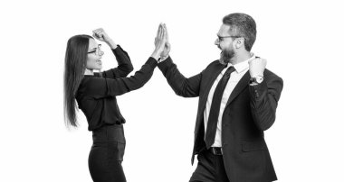 Stüdyoda başarılı bir iş anlaşması. Pazarlıkta iş anlaşması. Pazarlıktaki iş anlaşmasının fotoğrafı. Pazarlıktaki iş anlaşması beyaz arka planda izole edildi.