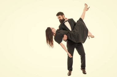 Birlikte dans edelim. Nişan ve teklif. Sevgililer günün kutlu olsun. Özel bir kutlama. Birbirine aşık çiftler. Kadın ve erkek için aşk randevusu. Resmi bir çift smokinli adam ve zarif bir kız..