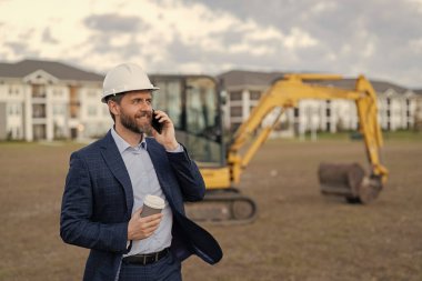 İnşaat Mühendisliği Müfettişi 'nin telefonu, kopyalama alanı. Kahve molasında inşaat mühendisliği müfettişi. İnşaat mühendisliği müfettişi. İnşaat müfettişi ile fotoğraf