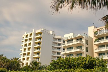 Miami 'de inşaat mimarisi. Florida 'da inşaat mimarisi. Miami şehir merkezinde inşaat mimarisi. Yapı mimarisinin fotoğrafı.