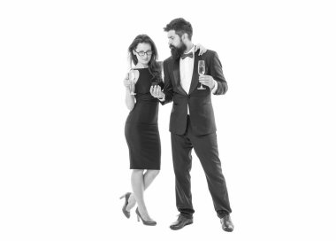 Romantik çift. Smokinli adam mücevher yüzüğü kutudan kadına veriyor. Çift, sendika sonucu için şampanya içer. Mutlu bir aile. Resmi çift nişan partisini kutluyor. Düğün. Evlilik teklifi yapmak..