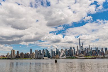 New York City, ABD - 05 Mayıs 2023: Manhattan 'ın ufuk çizgisi bir mimari başyapıt, New York şehir manzarası.