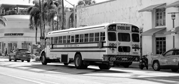 Los Angeles California Usa April 2021 Yellow School Bus Miami — Stock Photo, Image