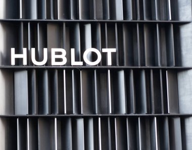New York City, ABD - 11 Kasım 2023: Hublot mağaza önü marka logosu.