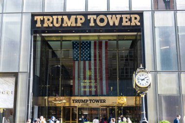 New York City, ABD - 11 Kasım 2023: The Trump Organization of Trump Tower girişi Manhattan NY.