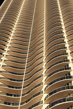 Balkonlu bir tesis. Modern hayat. Gayrimenkul. Modern mimari tasarım. İş merkezi. Modern otel. Bina cephesi. Modern ofis bloğu. şehir mimarisi. çok katlı ev