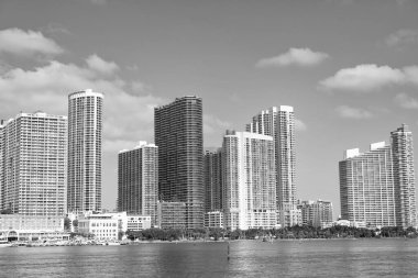 Miami, Florida ABD - 15 Nisan 2021: Gökdelenleri olan şehir merkezi.