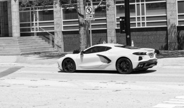 Miami Beach, Florida ABD - 15 Nisan 2021: açık sarı Chevrolet Corvette Spor Araba, yan görüş.