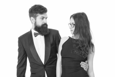 Her zaman onu koruyorsun. İş ortaklığı. Aşk ve romantizm. Resmi çift özel bir kutlama yapıyor. Sevgililer Günü konsepti. Zarif bir resmi moda. Seksi kadın ve smokin adam. Birbirine aşık çiftler.