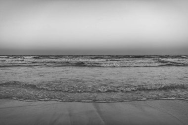 Bali Doğa Günbatımı ile deniz. Doğanın batan deniz manzarası. Doğanın günbatımının fotoğrafı. Sahilde gün batımı.