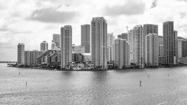 Şehir merkezindeki gökdelen. Miami gökdeleni şehir manzaralı bir bina. Miami gökdelen binası şehir manzaralı. Miami Skyline gökdelen binasının ufuk manzarası