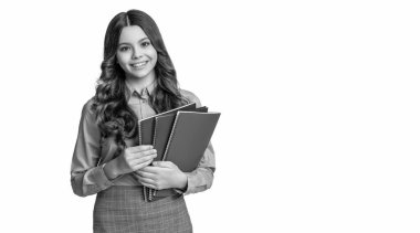 Liseli kız, beyazlar içinde izole edilmiş, kopyalama alanı. Stüdyodaki liseli kız. Arka plandaki liseli kız. Ödevleri olan liseli kızın fotoğrafı..