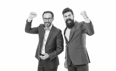 Çok çalışmak için ilham aldım. İş ekibi. İş adamları konsepti. Sakallı adamlar resmi takım elbise giyer. İyi eğitimli iş adamları. Başarılı bir ortaklık. Başarıya ulaş. Erkek girişimciler beyaz arkaplan.