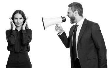 İş adamlarının stüdyoda hoparlörle tartıştığını duydum. İş adamları hoparlörle tartışıyor. İş adamlarının hoparlörle tartıştığı bir fotoğraf. İş adamları hoparlörle tartışıyor