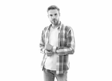 Kareli gömlek giyen sıradan bir beyaz adam. Sakallı sıradan bir adamın fotoğrafı. Beyaz arka planda izole edilmiş sıradan bir adam. Stüdyoda sıradan biri..