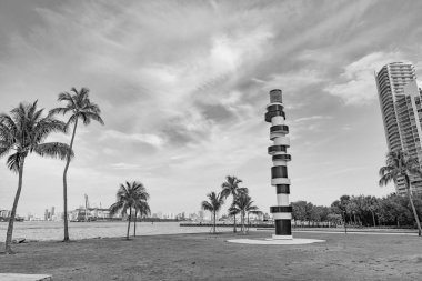 Deniz feneri sanat heykeli Miami Beach South Pointe Park. Miami dönüm noktası. Miami tarihi heykeli. Florida 'da Miami dönüm noktası.