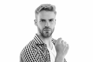 Kareli gömlek giyen genç bir adamın yüzü. Genç adam beyazda izole edilmiş. Arka plandaki genç adam. Stüdyodaki genç adam.