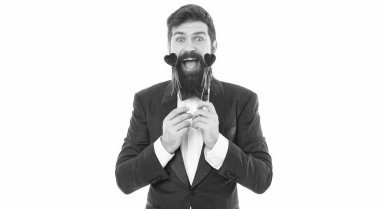 Coşkuya bayılırım. Romantik tatil. Adam sevgililer günü kartı kalbini tutuyor. Kırmızı kalpli mutlu bir adam. Sırılsıklam aşığım. Aşık neşeli bir beyefendi. Bıyıklı, resmi takım elbiseli bir iş adamı. Aşk ve romantizm.