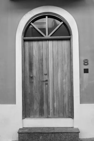 arch door entrance stoop. door entrance of house. door entrance outdoor. photo of door entrance.