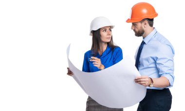 Denetleyici meslektaşlar. Yardımcı teftiş için mühendis müdürü. Mühendislik denetleyicisi izole edildi. Ofisteki amirler teftiş ediyor. Proje detayları. İnşaat planı tartışılıyor.