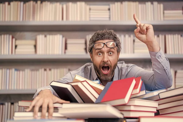 Okul öğretmeni eğitimi sever. Okul kütüphanesindeki kitap kurdu ineği. Üniversite profesörü öğrenme ve öğrenme. Okul eğitimi. Okula dönüyorum. Kitaplı üniversite eğitimi. Bir fikrim var..