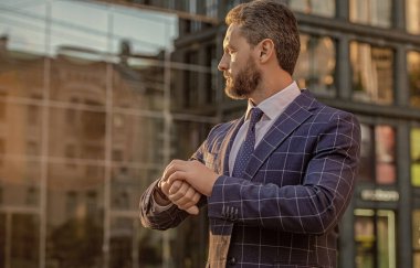punctual businessman having deadline with copy space. punctual businessman with deadline outside. photo of punctual businessman check time deadline on watch. punctual businessman has deadline