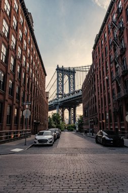 New York şehir mimarisi. New York 'taki Manhattan Köprüsü. Manhattan 'daki tarihi köprünün mimarisi. Aşağı Manhattan 'ı Brooklyn' e bağlayan köprü. New York Şehri dönüm noktası.