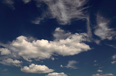 Bulutlu arka plan. Bulutlu mavi gökyüzü. Gökyüzü ve bulutlar. Hava bulutlu. Bulutlu gökyüzü. Bulutlu gökyüzü arka planı. Gökyüzü arkaplanı bulutlu. Gökyüzünde bulut.