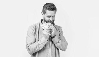 Para kazanan kurnaz bir adam. Stüdyo geçmişine izole edilmiş para kazanan bir adam. Stüdyoda para kazanan bir adam. Para kazanan bir adam..